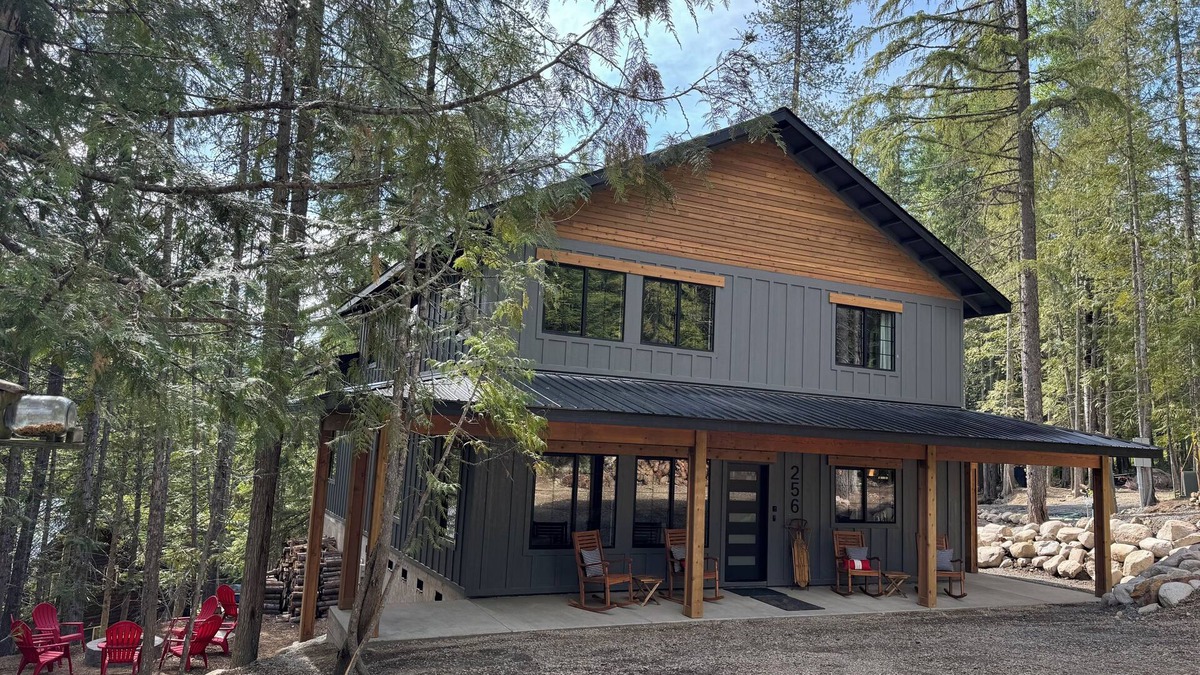 Nordman House | New build behind Elkins Resort on Priest Lake. Checks every box!