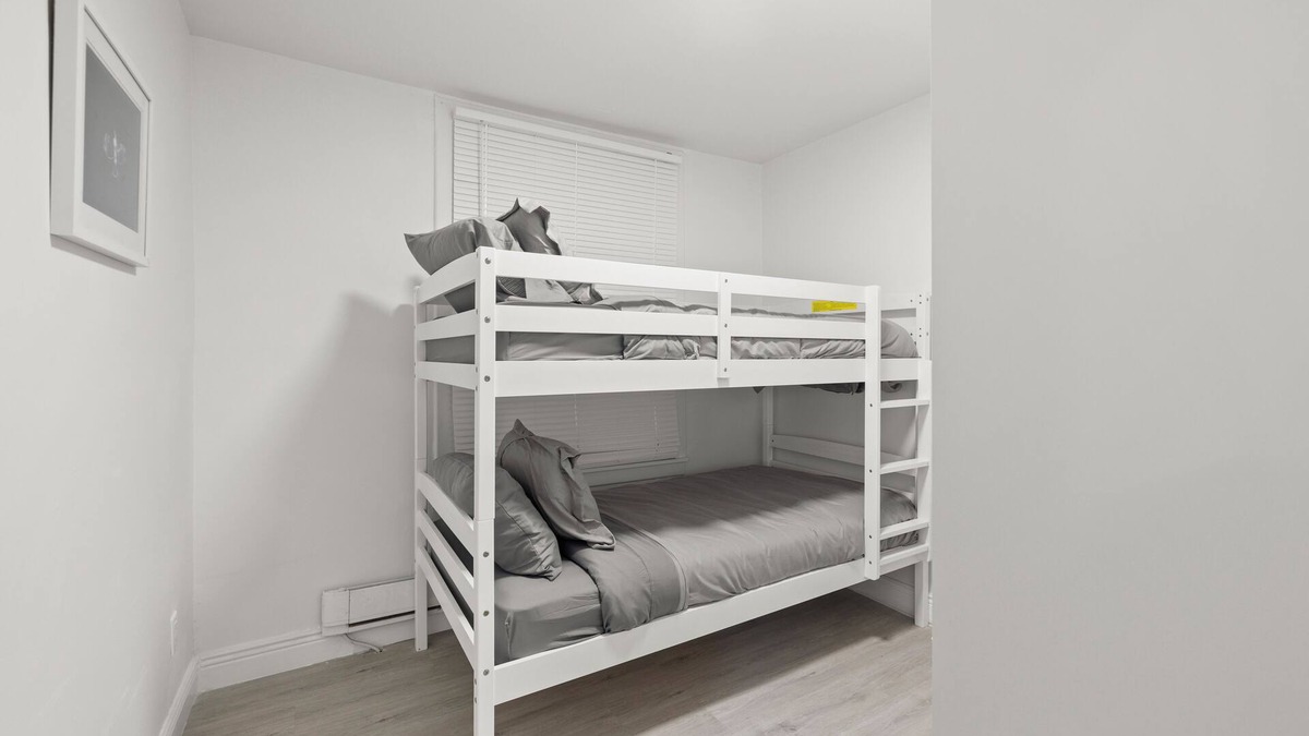 Windsor Apartment | New Build Cozy 2 Bedroom Unit