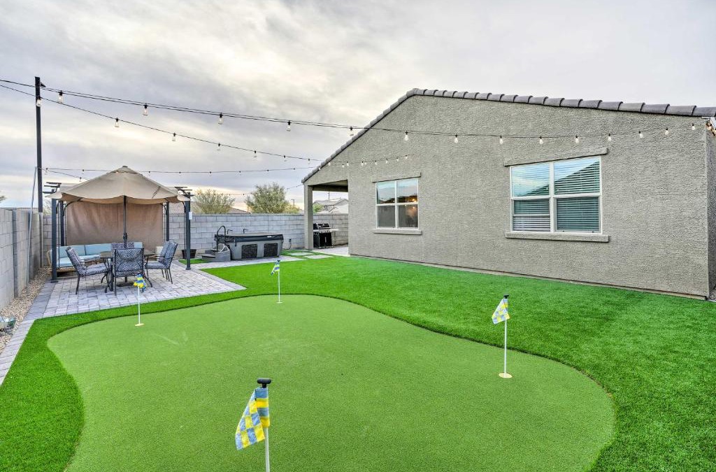 Glendale House | New-Build Glendale Home with Hot Tub and Putting Green