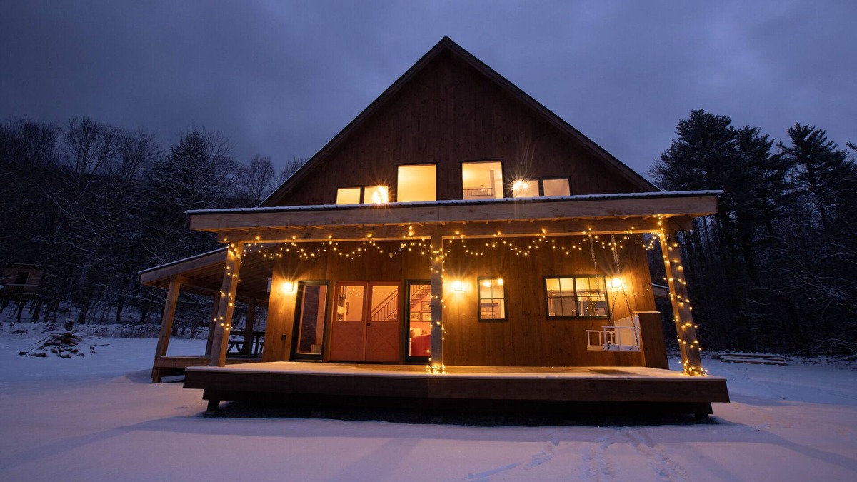 Mendon House | New Build, Great Cook's Kitchen and Great for (well- behaved) Children