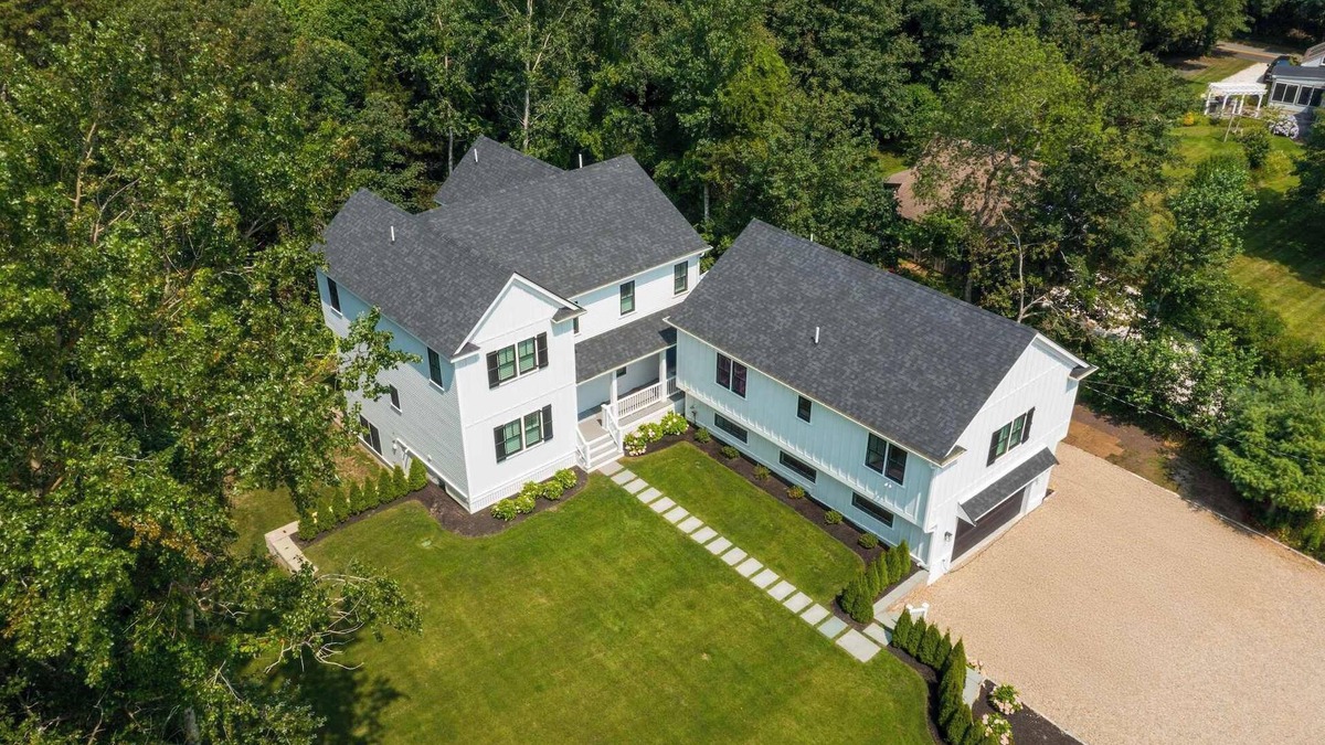 Harwich Port House | New Build, Heated Plunge Pool, 1 Mi to Downtown!