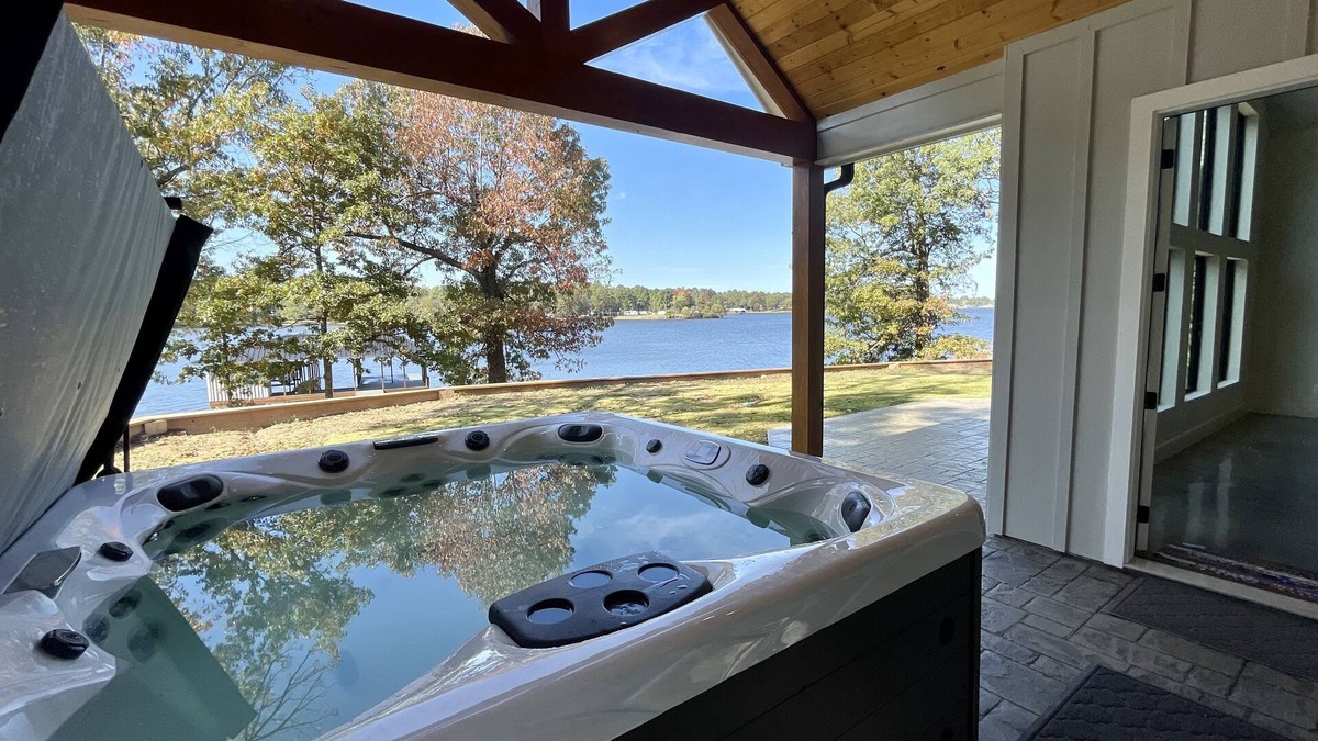 Dogwood House | NEW BUILD! Luxury Cabin on Lake Bob Sandlin w/Hot Tub and Private Dock!