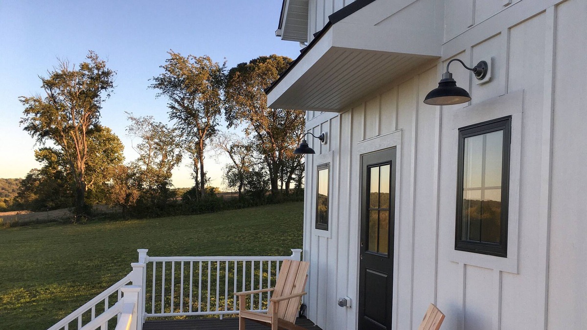Leesburg House | New-Build, Modern Farmhouse with Sunset & Sunrise Views in Leesburg Wine Country