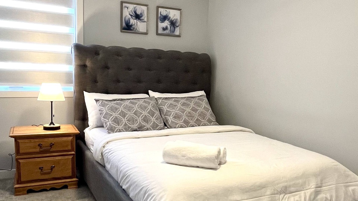 Winnipeg House | New build modern home with free parking