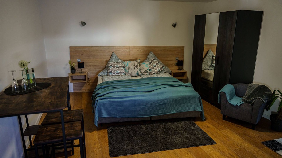 Guels Apartment | New building, upscale furnishings, Moselle view