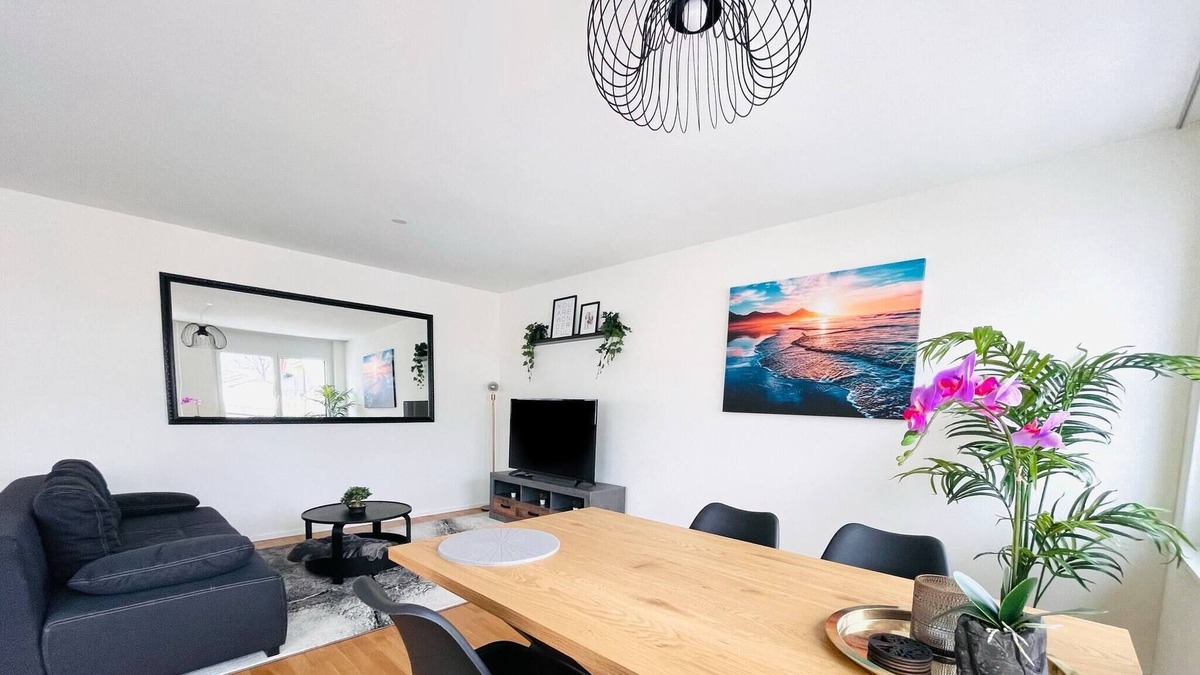 St. Gallen Apartment | New building with balcony *closecentre*freeparking*smarttv