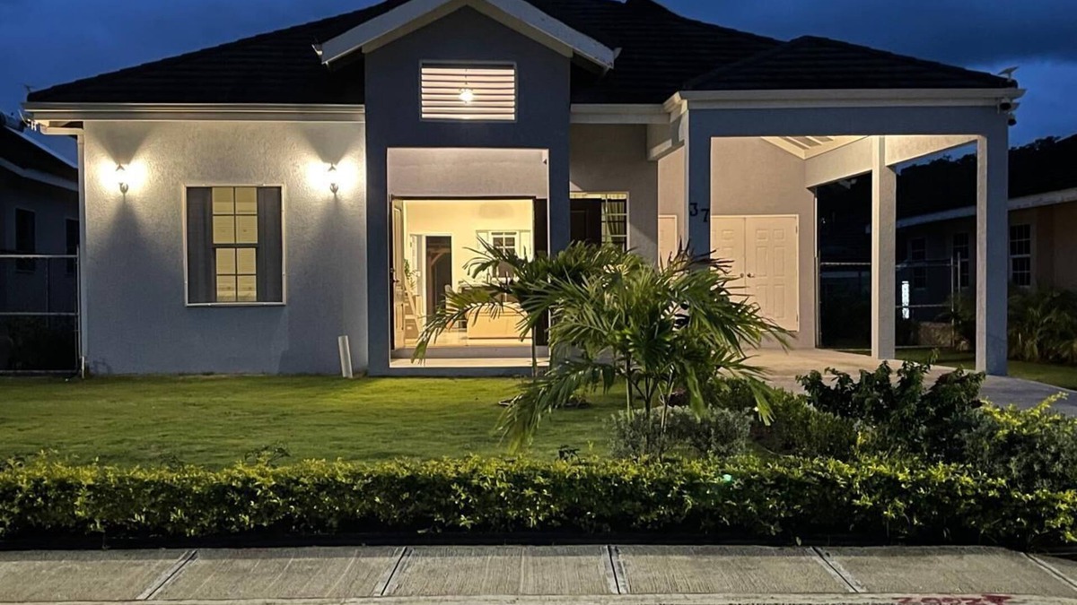 Boscobel Villa | NEW BUILT | 3BR | Ocho Rios 15mins | Beach 10mins | 24HR Gated | Family Friendly