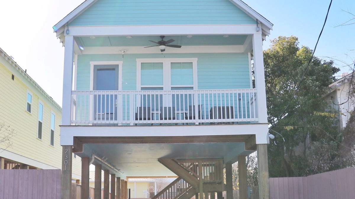 Galveston House | New Built Pastel Paradise - Teal Tranquility Oasis 2 Bedrooms 2 Baths Sleeps 6