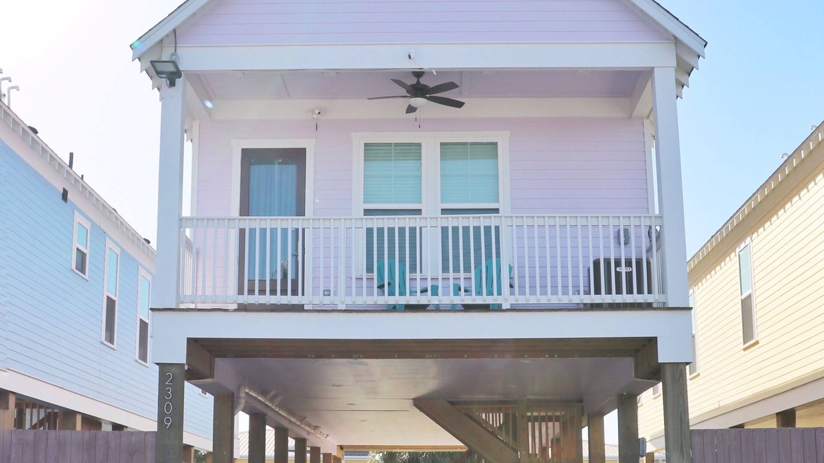 Galveston House | New Built Pastel Paradise - Pink Pelican Perch 2 Bedrooms 2 Baths Sleeps 6