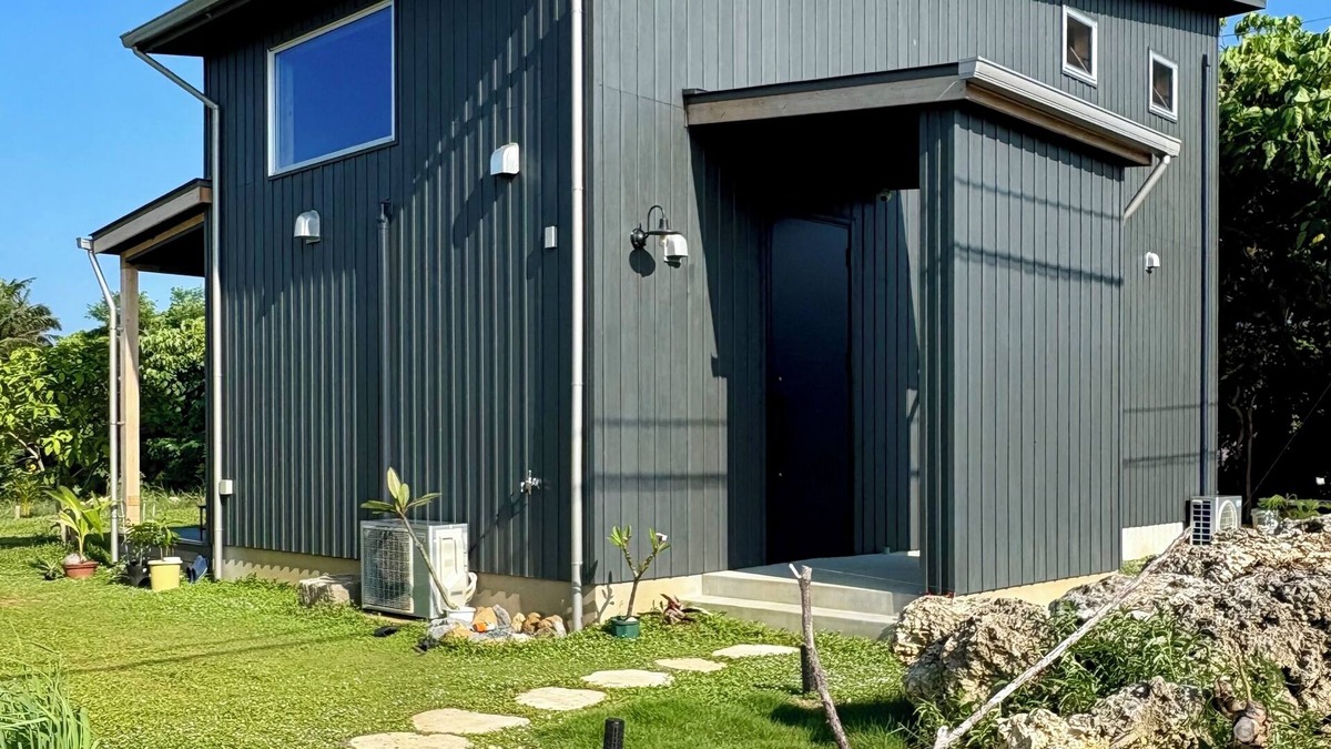 Ishigaki House | New built retreat for couples Beach just 3 min walk Mt.Mape view from garden