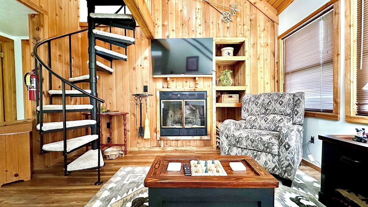 Davis Cabin | NEW!Cabin in Black Bear-AC-Family & Pet Friendly-Resort Pool-Cozy