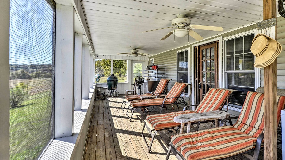 Lawrence County Cabin | NEW! Cabin on Shoal Creek, 9 Mi. to Crockett Park!