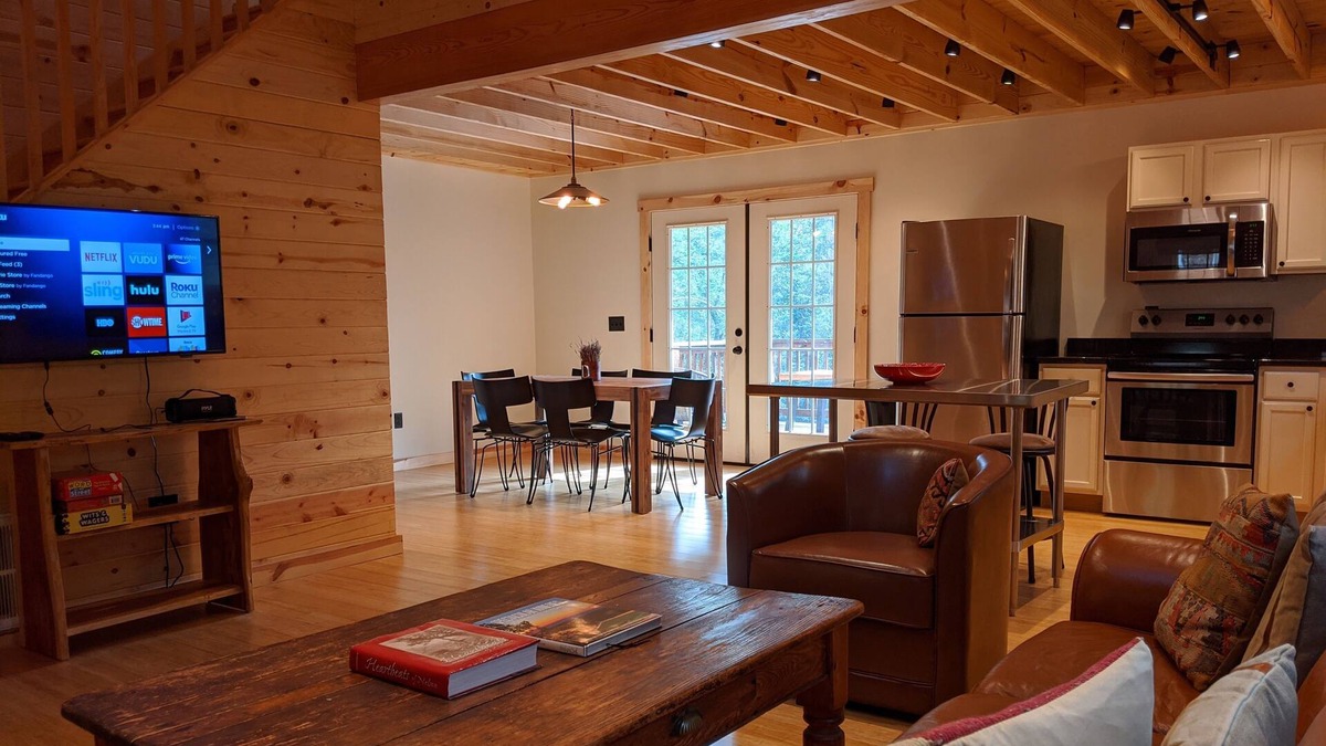 Nelson House | New Cabin on the Rockfish! Healing River Sounds Day and Night! Heart of Nelson!