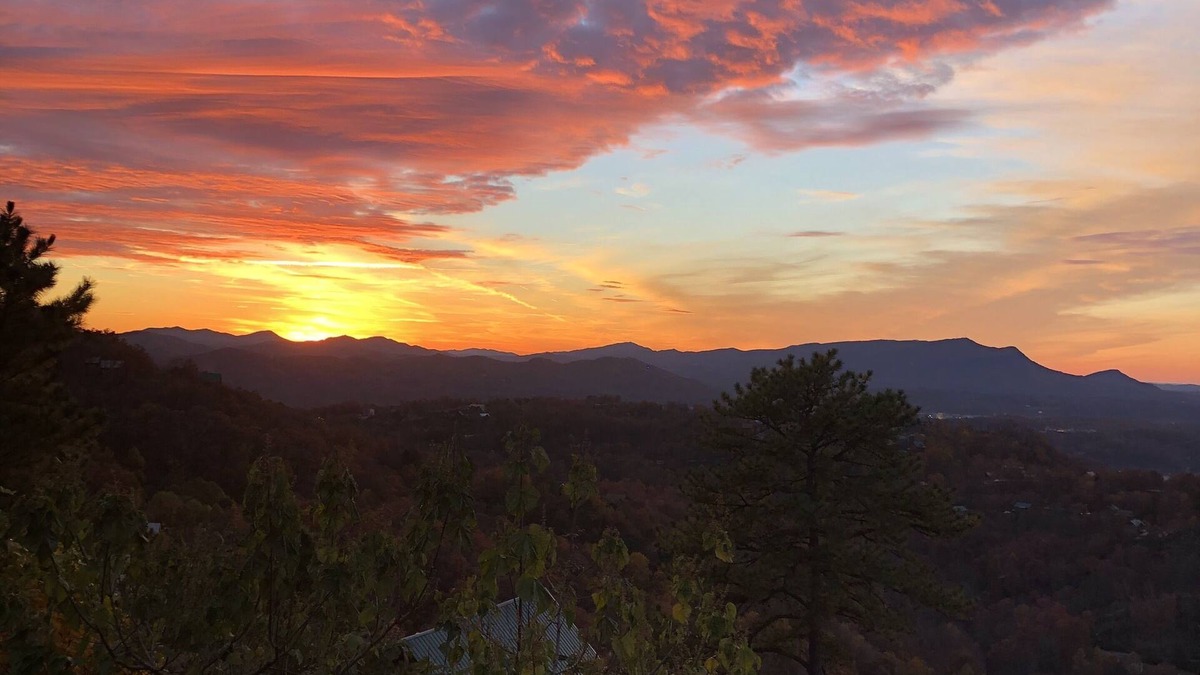 Gatlinburg - Pigeon Forge Cabin | NEW Cabin, stunning sunset views, near Dollywood, Pigeon Forge and Gatlinburg
