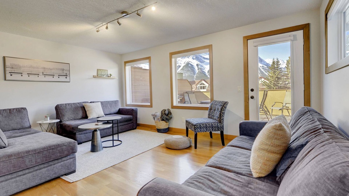 Teepee Town House | New Canmore townhome. Amazing views and walk to downtown