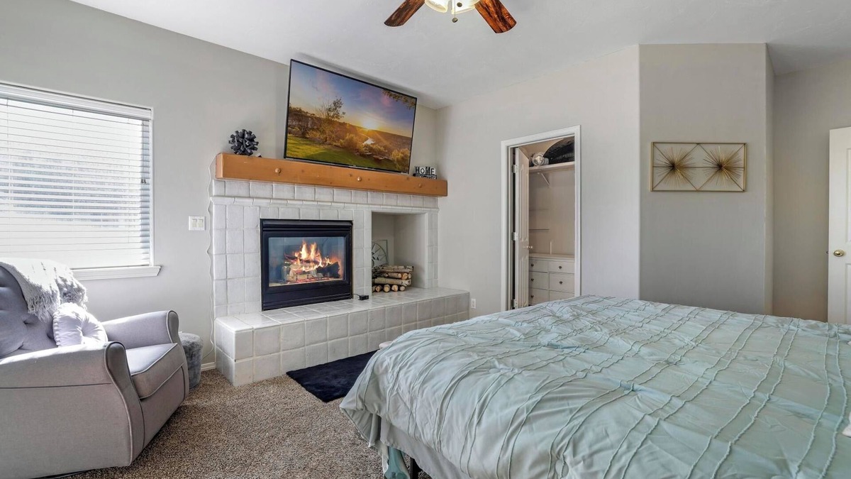 Twin Falls House | NEW! Canyon Trail Condo. Private. Full kitchen! π CANβT BEAT THIS LOCATION! π