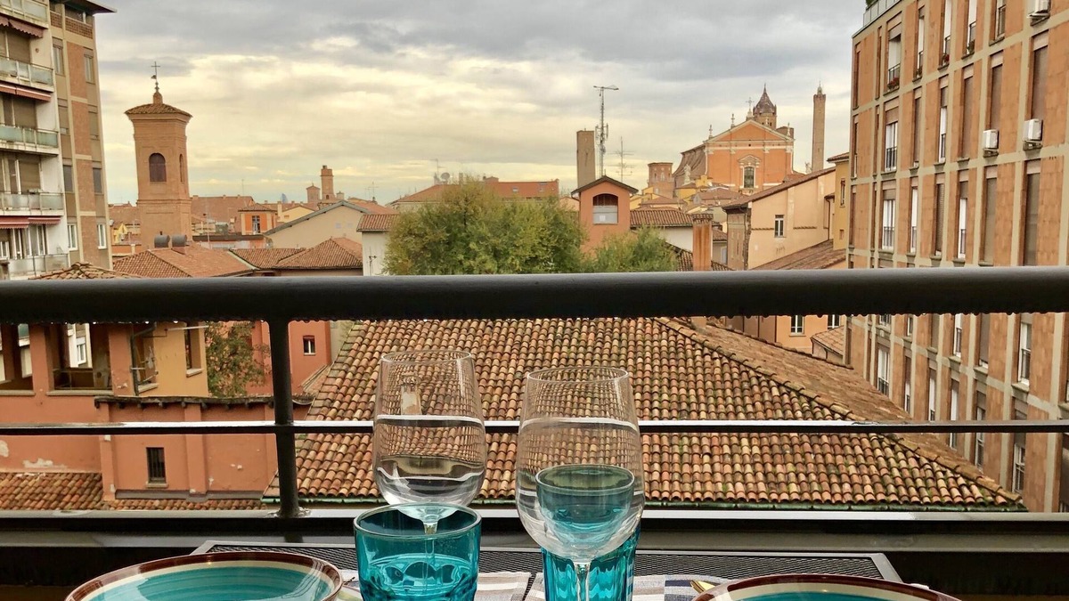 Historic Center Apartment | New Casatori - Romantic Studio for Two in the Heart of Bologna