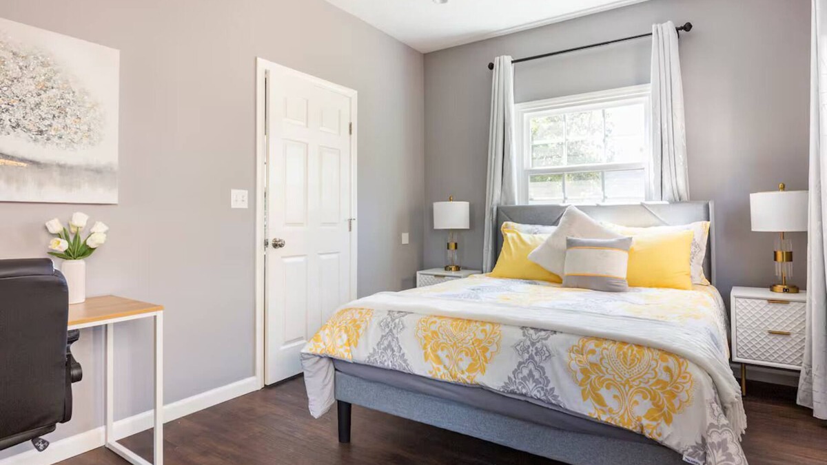 East Los Angeles House | NEW Casita Azul in East LA