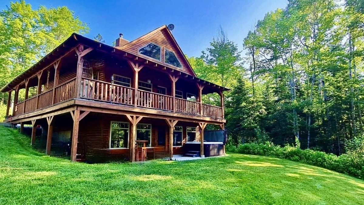 Red Bank Cabin | NEW Cast Away Grand Lodge. 4 - Bedroom with Hot Tub