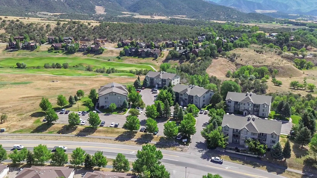 Glenwood Springs Condo | New Castle’s Kings & Queens · 14 Mins to Glenwood · Romantic Mountain Adventures