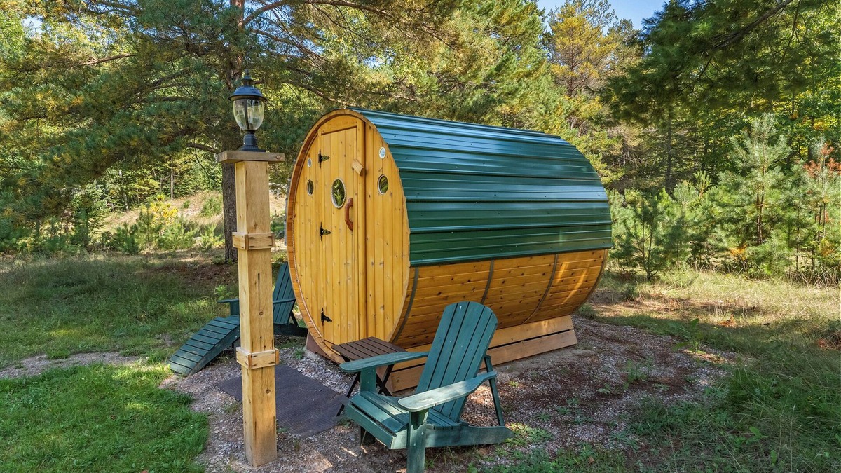 Rhinelander Cottage | New Cedar Barrel Sauna! | Modern Northwoods Lakefront