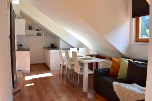 Karlin Apartment | NEW CENTRAL ROOFTOP with private WELLNESS, Sauna & Whirlpool bath