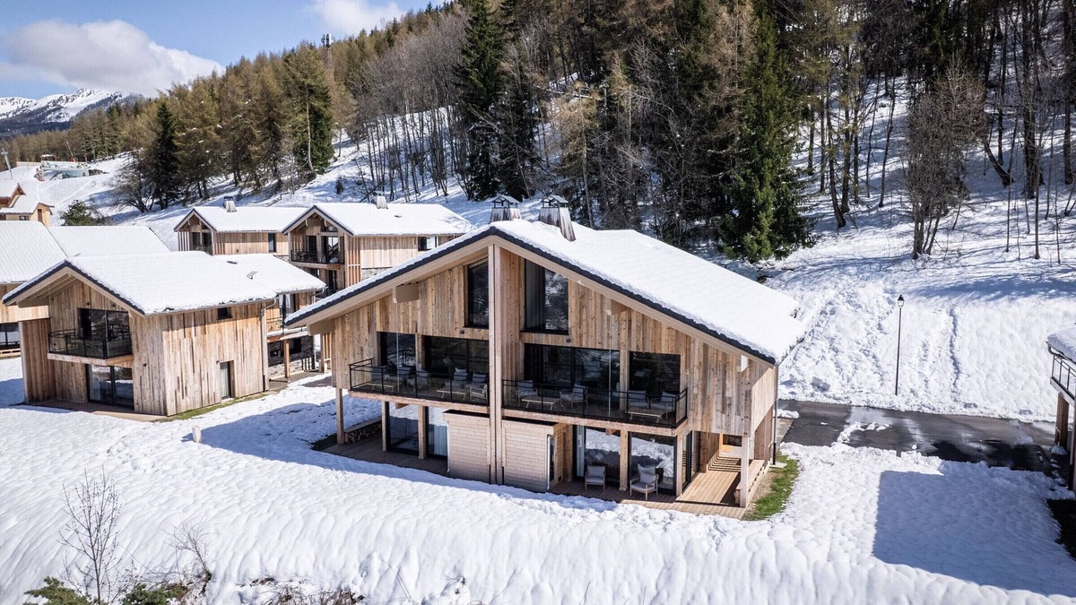 Montalbert Ski Chalet | New chalet in La Plagne, direct ski access, sauna, parking, 5 bedrooms