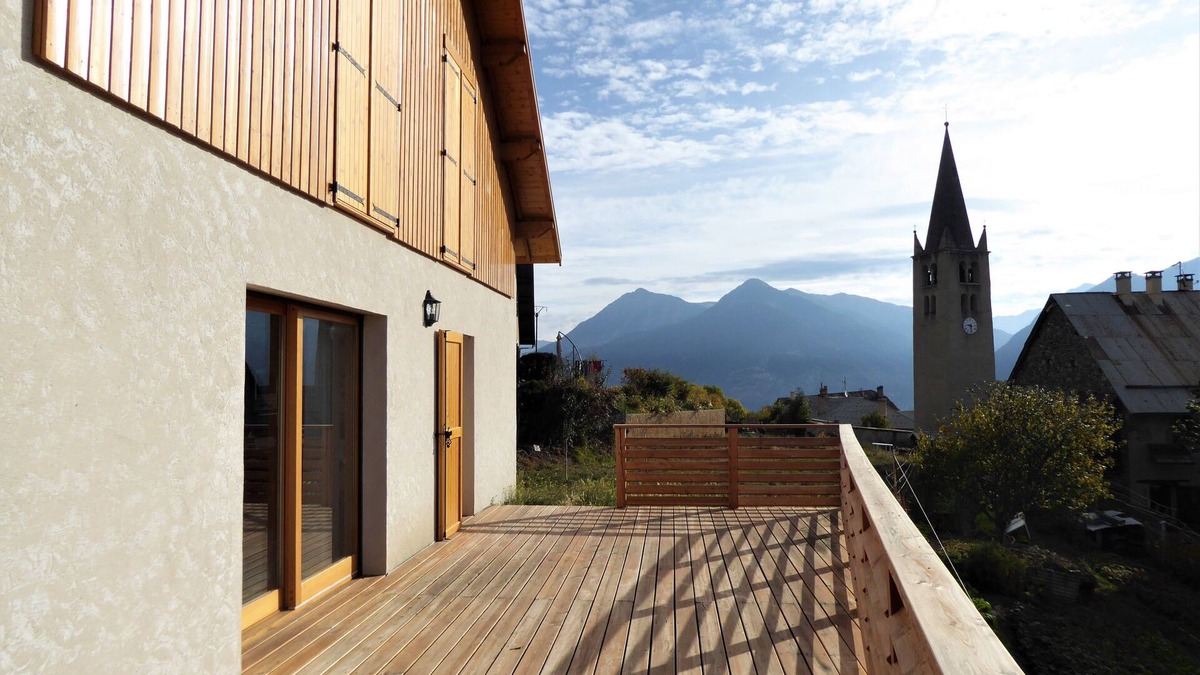 Puy-Saint-Andre Ski Chalet | New chalet near Briançon, very bright, overlooking garden
