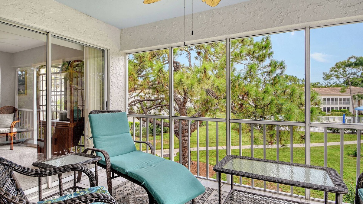 The Meadows Condo | NEW! Charming 2/2 Condo Meadows Wedgewood Top Floor