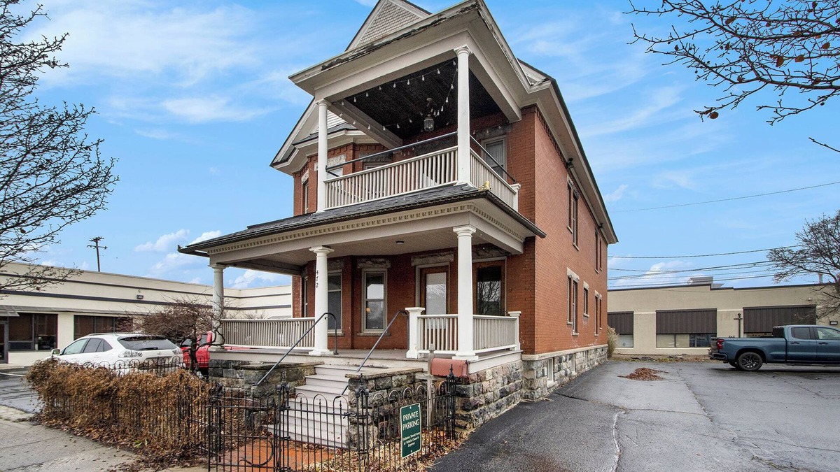 Central Business District Apartment | NEW Charming 2nd Floor Victorian Flat in Downtown Kalamazoo