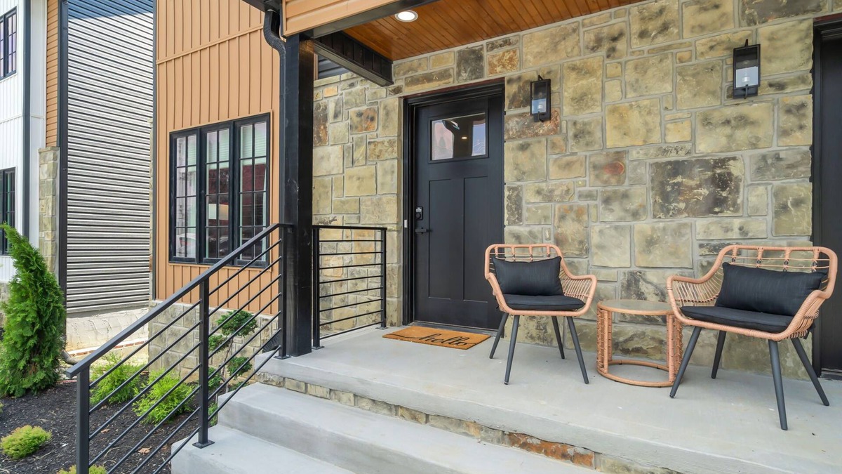 Powell House | New, charming 3-bedroom townhome with WiFi and all amenities!
