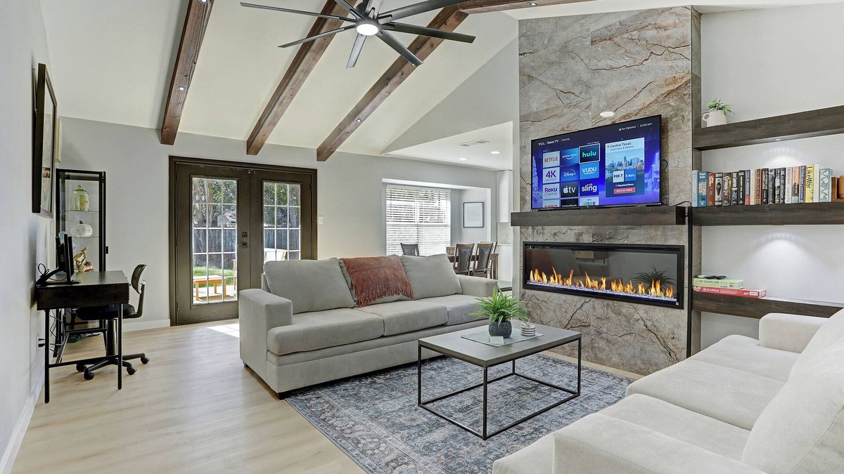 North Austin Civic Association House | NEW Charming 3BR 2BA w/Modern Fireplace by Domain @ Q2 Stadium
