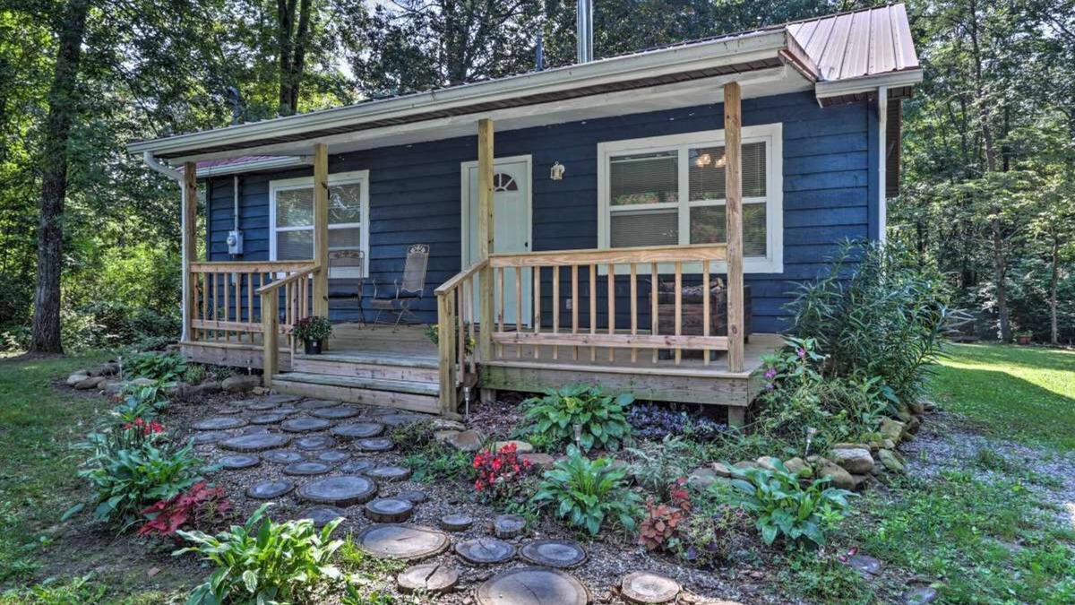 Crossville Cabin | NEW! Charming Cabin by Cumberland Mtn State Park