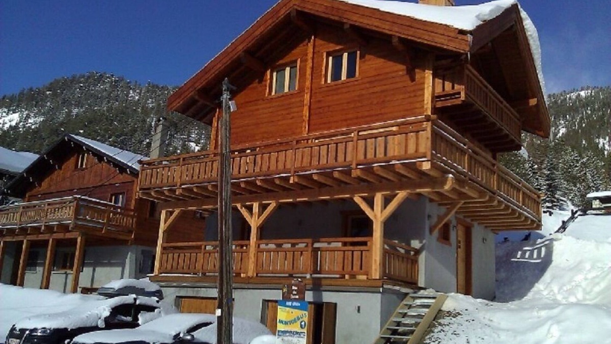 Montgenevre Ski Chalet | New charming chalet, 15 to 16 people with panoramic terrace facing south