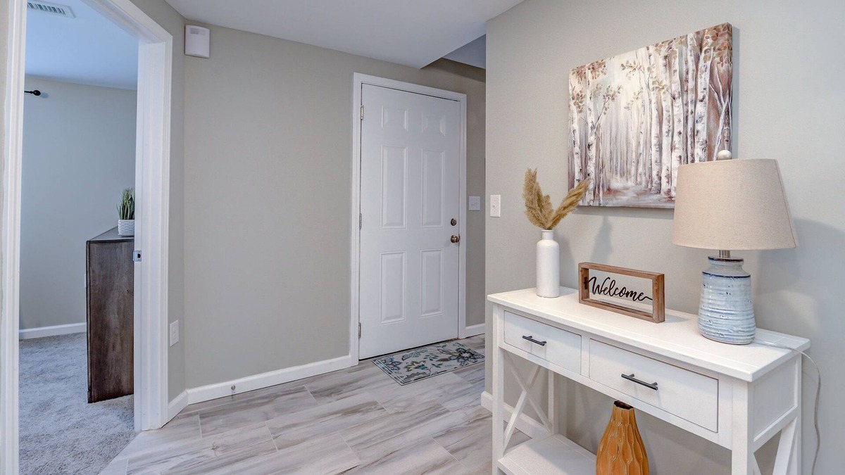 Lindenwald House | New Charming & Comfy~Walk to Restaurants~Backyard!