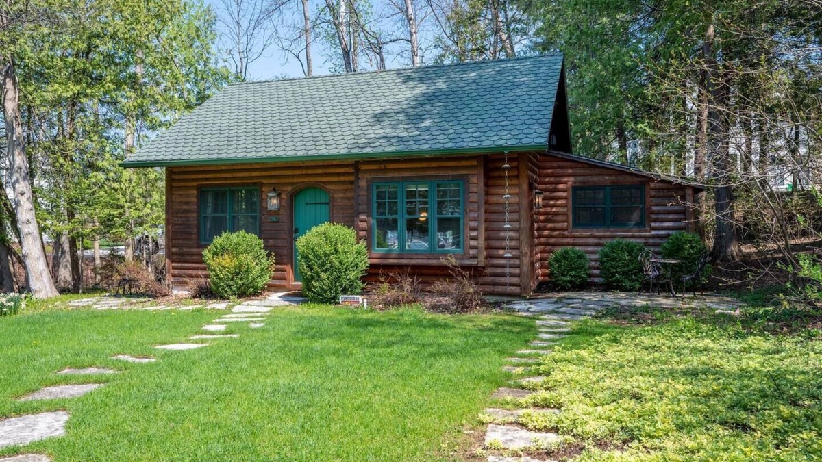 Ephraim Cottage | New! Charming Duplex Cabin w/ Large Yard in Ephraim