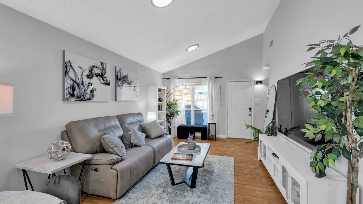 West Arlington House | NEW! Charming Getaway in the Heart of Arlington
