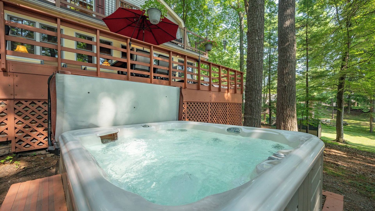 Swanton House | New! Charming Hideaway w/Hot Tub, Fire Pit & Dock