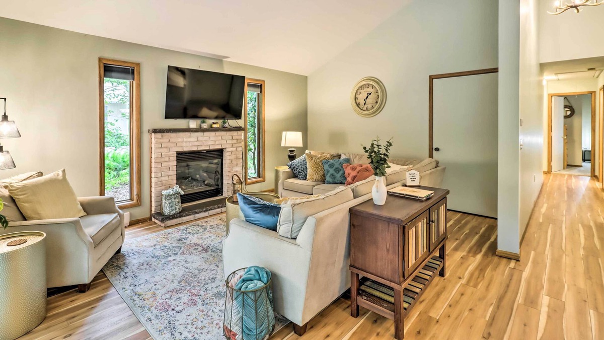 Jim Thorpe House | NEW! Charming Jim Thorpe Getaway w/ Deck + Yard!