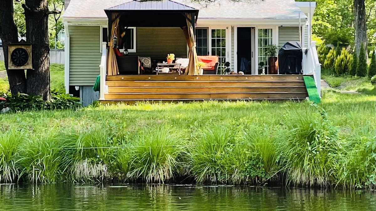 Plymouth House | NEW! Charming Lakefront House