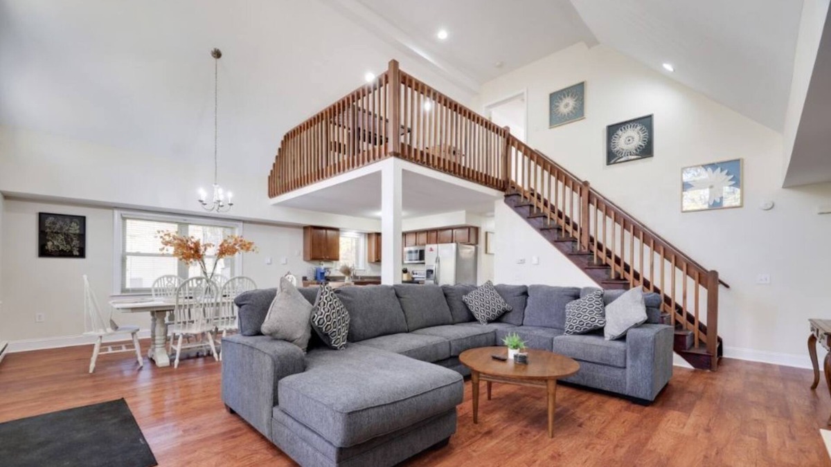 Briar Crest Woods Ski Chalet | NEW!Charming Pocono Chalet w/ gaming loft, close to skiing, private lake, hiking