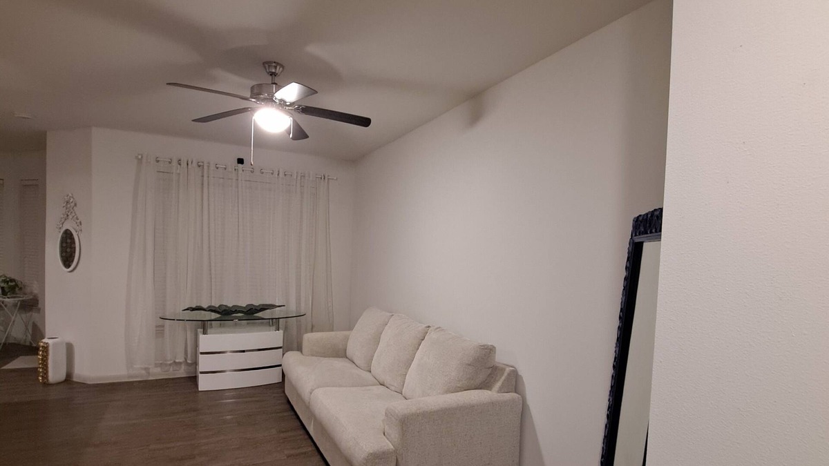 Humble Apartment | New, charming,upscale with gym, pool and private patio 15 minutes from Airport