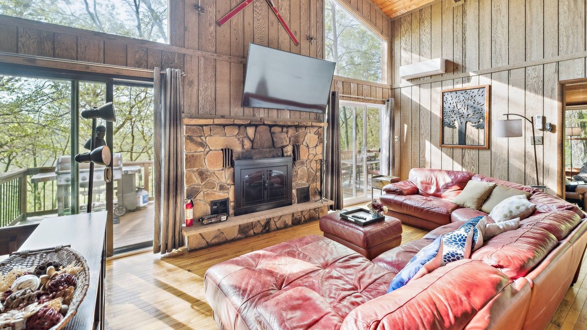 Bushkill Ski Chalet | NEW! Charming Porter House in the heart of the Poconos