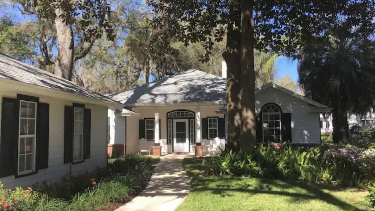 Green Cove Springs House | NEW! Charming Guest House on Private 5 Acre Riverfront Estate with DOCK