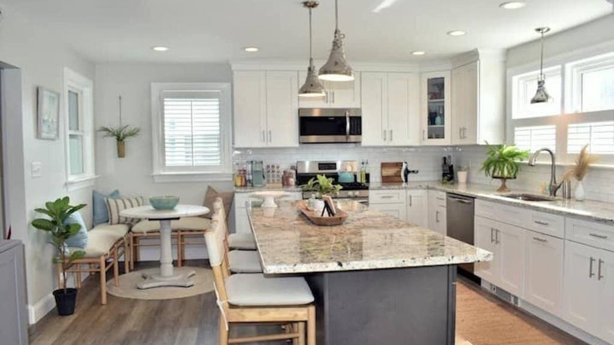 Bayside Apartment | NEW Charming Walk to beach 2-bedroom Coastal Home