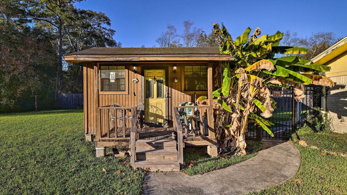 Voth Apartment | NEW! Cheerful Studio Cottage ~ 10 Mi to Beaumont!