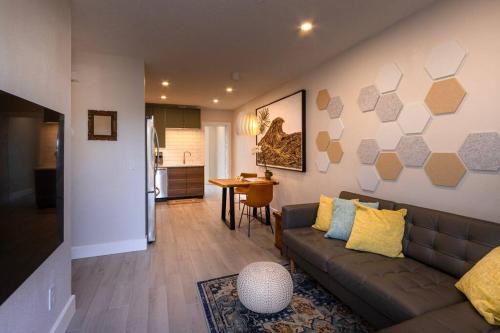 Horton Shores House | NEW! Chic & Cozy Lantana near the Beach & Flagler