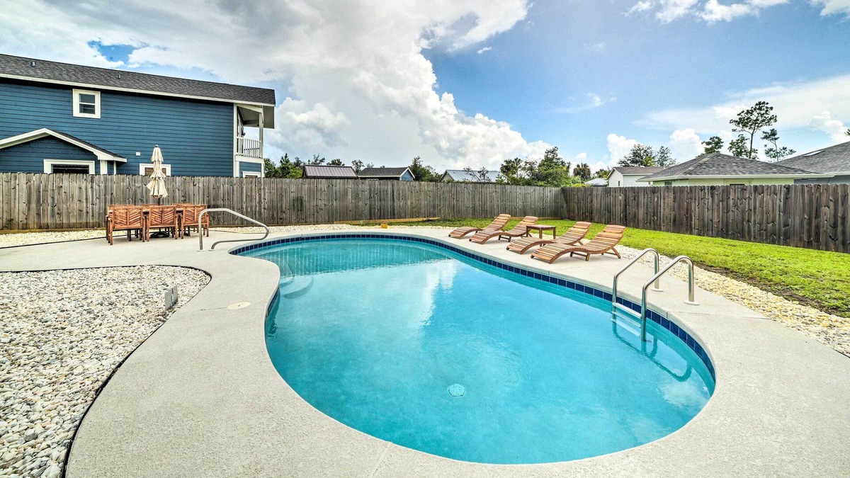 Port St. Joe Villa | NEW! Chic Port St Joe Villa < 1 Mi to Beach Access