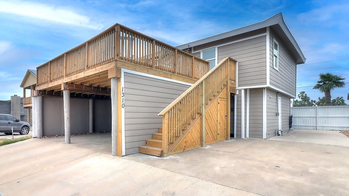 Shibui Sands House | New Coastal Container Home! Close to the beach, private pool!