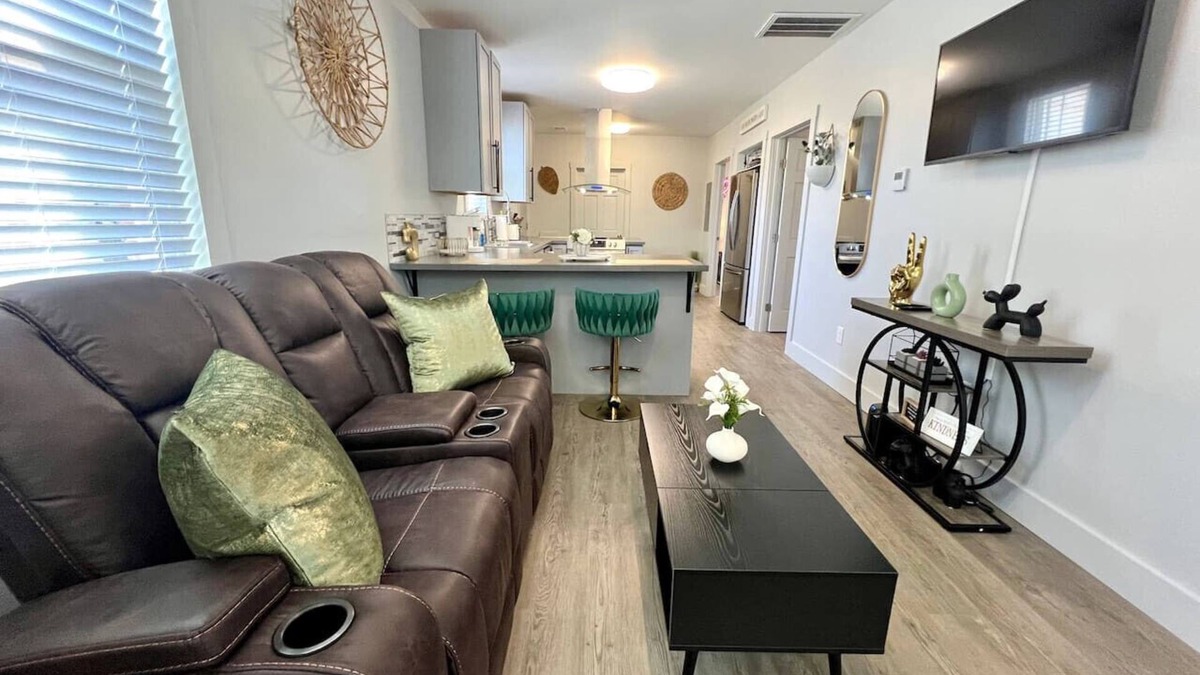 Earlewood House | *NEW* COLA Lincoln Loft